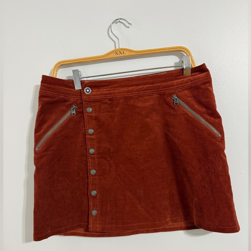 Kühl Women’s Rust Corduroy Mini Skirt Size 8 Button Zipper Pockets